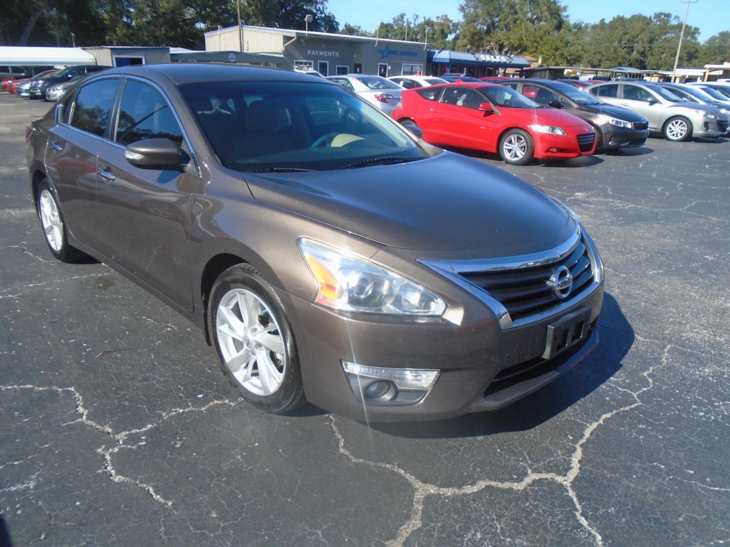 2014 Nissan Altima 2.5 SL (1N4AL3AP5EC) with an 2.5L L4 DOHC 16V engine, Continuously Variable Transmission transmission, located at 6112 N Florida Avenue, Tampa, FL, 33604, (888) 521-5131, 27.954929, -82.459534 - Photo#2